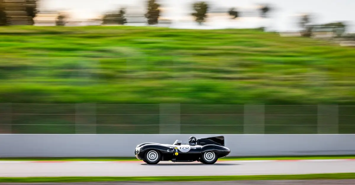 La Leyenda de Juan Manuel Fangio: El Maestro del Automovilismo